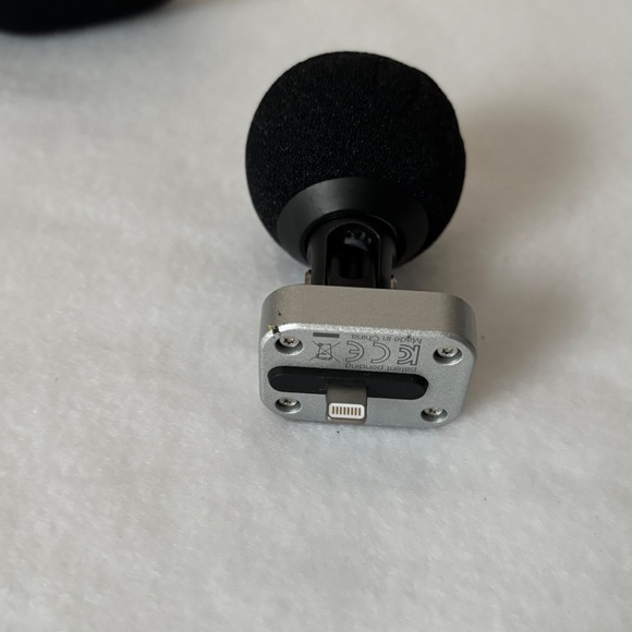 Shure MOTIV MV88 Digital Stereo Condenser Microphone for iPhone (Lightning) - Picture 4 of 16